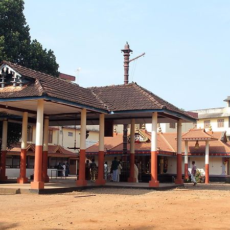 Swades Residency Hotel Cheruvalli Eksteriør billede